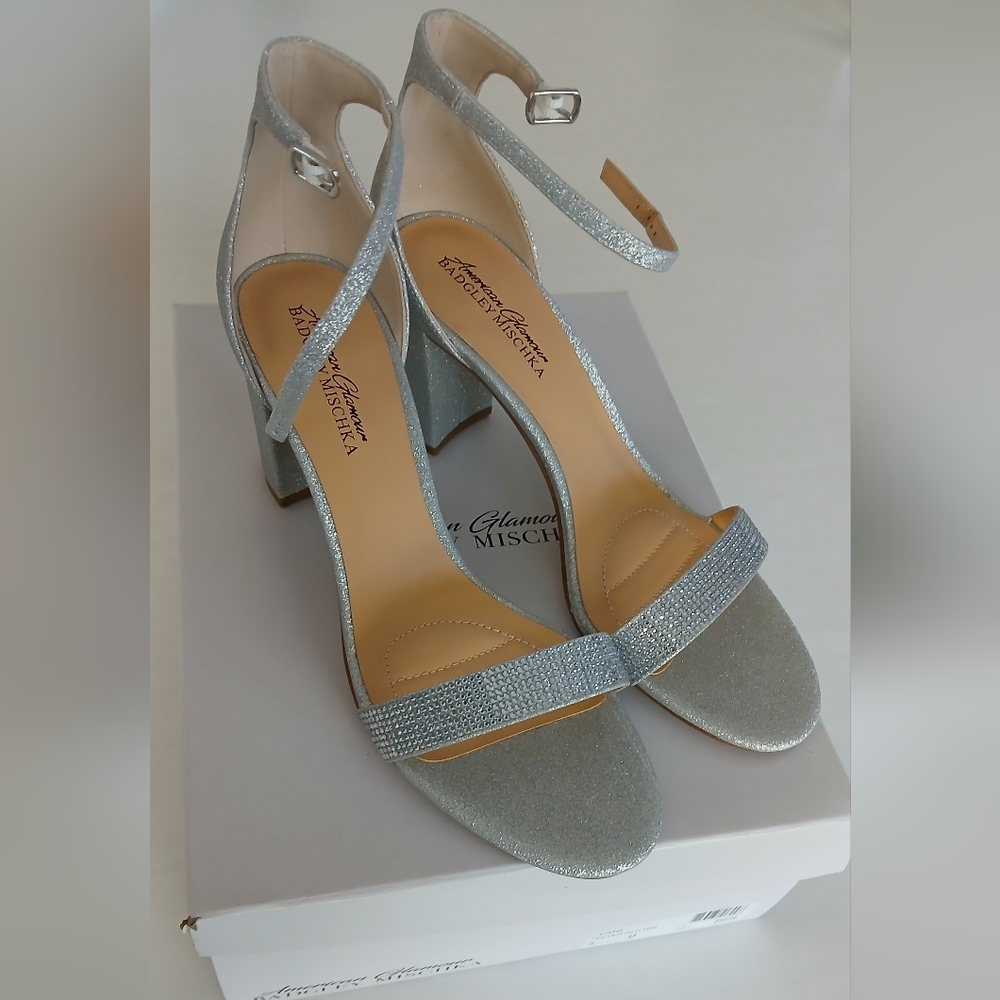 American Glamour Badgley Mischka Yani Silver Glitter Heels – Size 9M